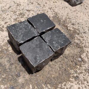 Lime Black Stone Cobble