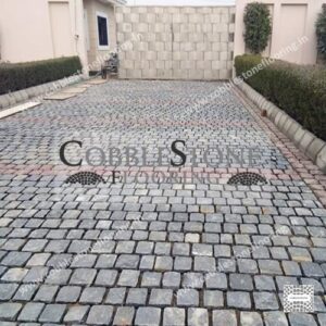 Dark Grey Stone Farm House Driveway Cobble Stone Flooring
